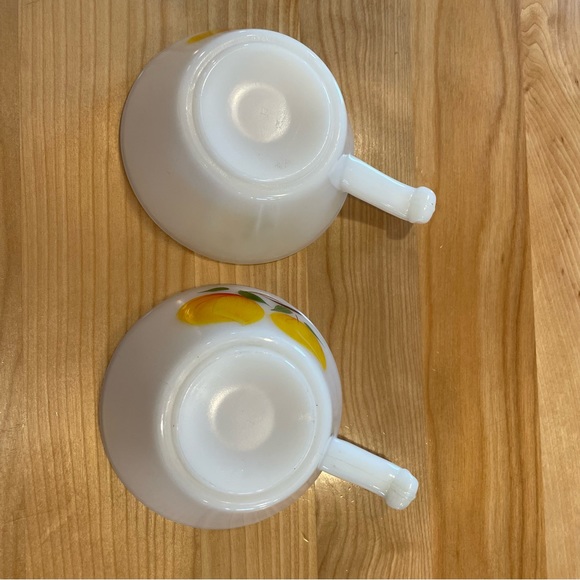 Two vintage fire king bowls with peach design. 8 ounce bowls with handles - Picture 8 of 8